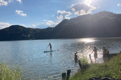Standur-Paddel auf dem See