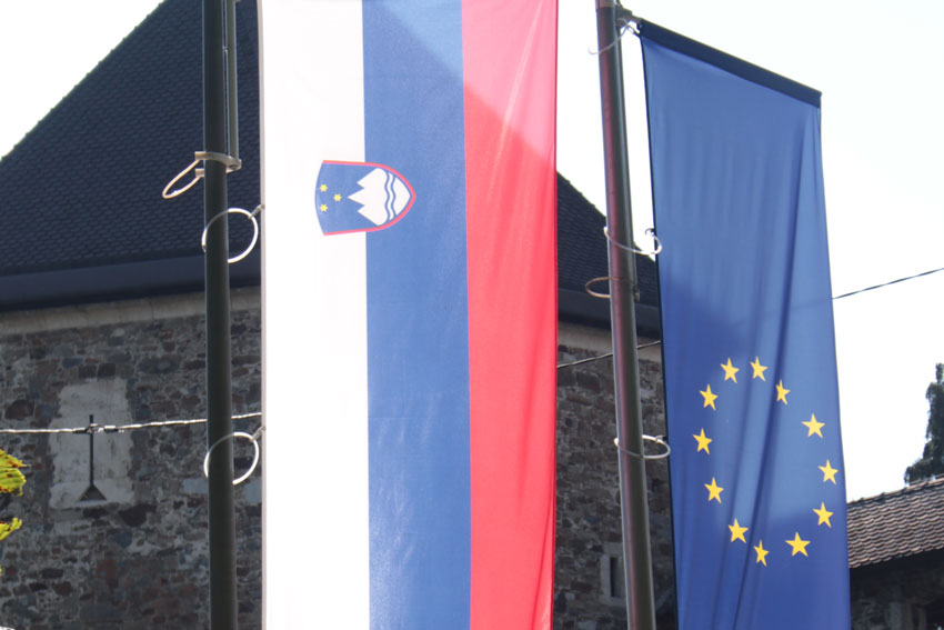 Flaggen Slowenien und EU