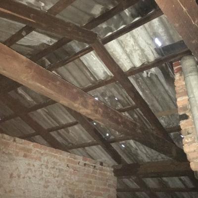 Blechdach mit Löchern